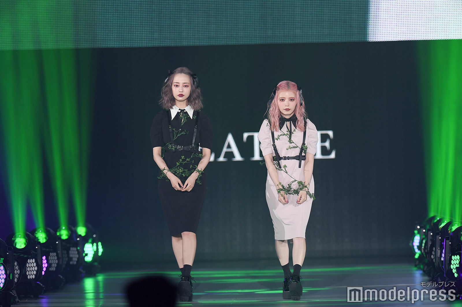 中村里砂、益若つばさ（C）モデルプレス