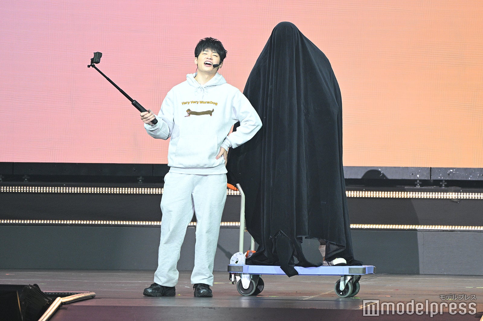 すしらーめんりく、カンタ（水溜りボンド）（C）モデルプレス