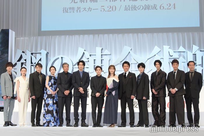 (左から)水石亜飛夢、栗山千明、山本耕史、蓮佛美沙子、舘ひろし、ディーン・フジオカ、山田涼介、本田翼、内野聖陽、本郷奏多、渡邊圭祐、佐藤隆太、曽利文彦監督 (C)モデルプレス