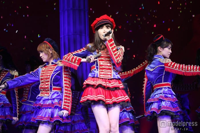 AKB48 33rdシングル「ハート・エレキ」のセンターをつとめる小嶋陽菜(C)AKS