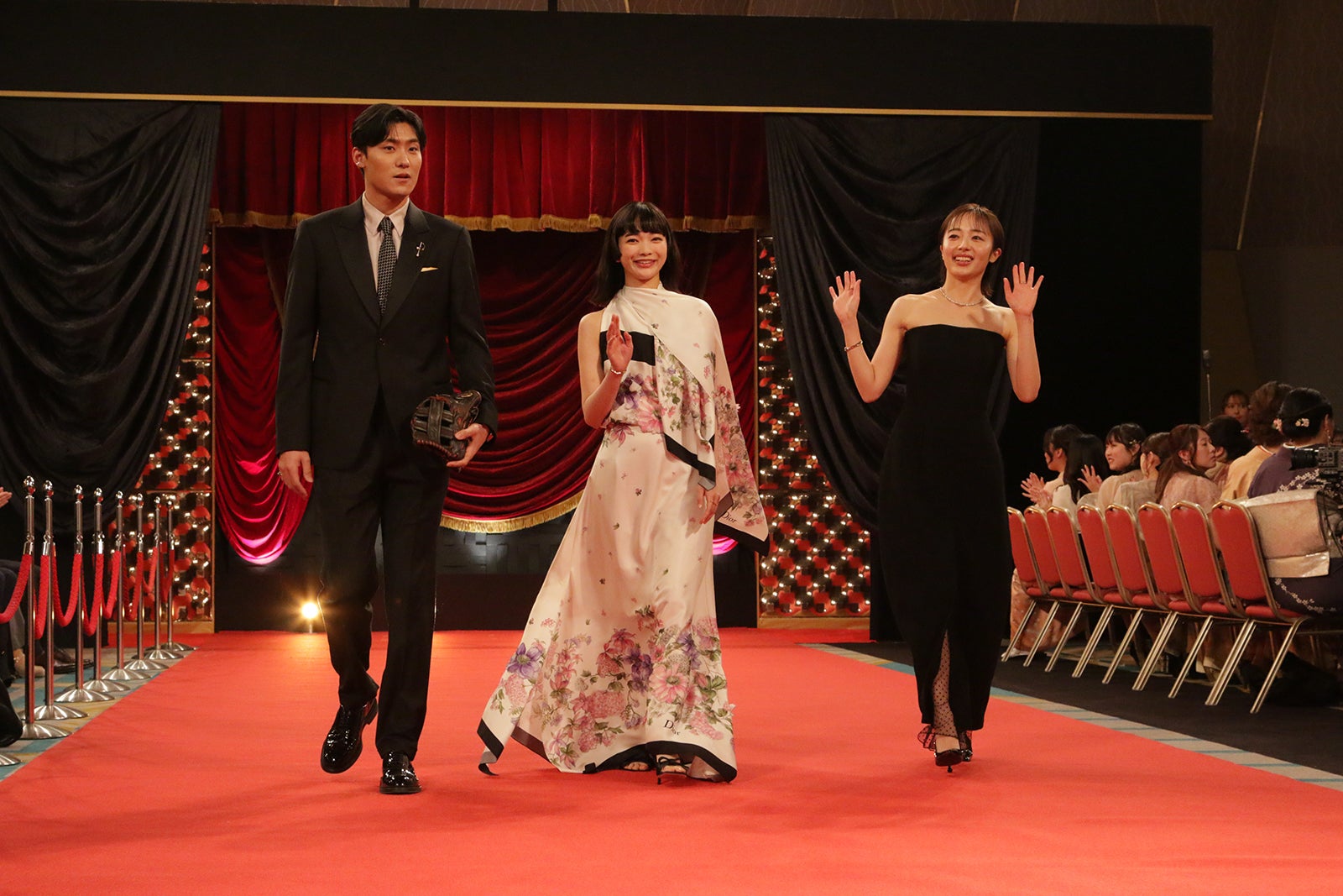 松谷鷹也、見上愛、森田望智（C）日本アカデミー協会