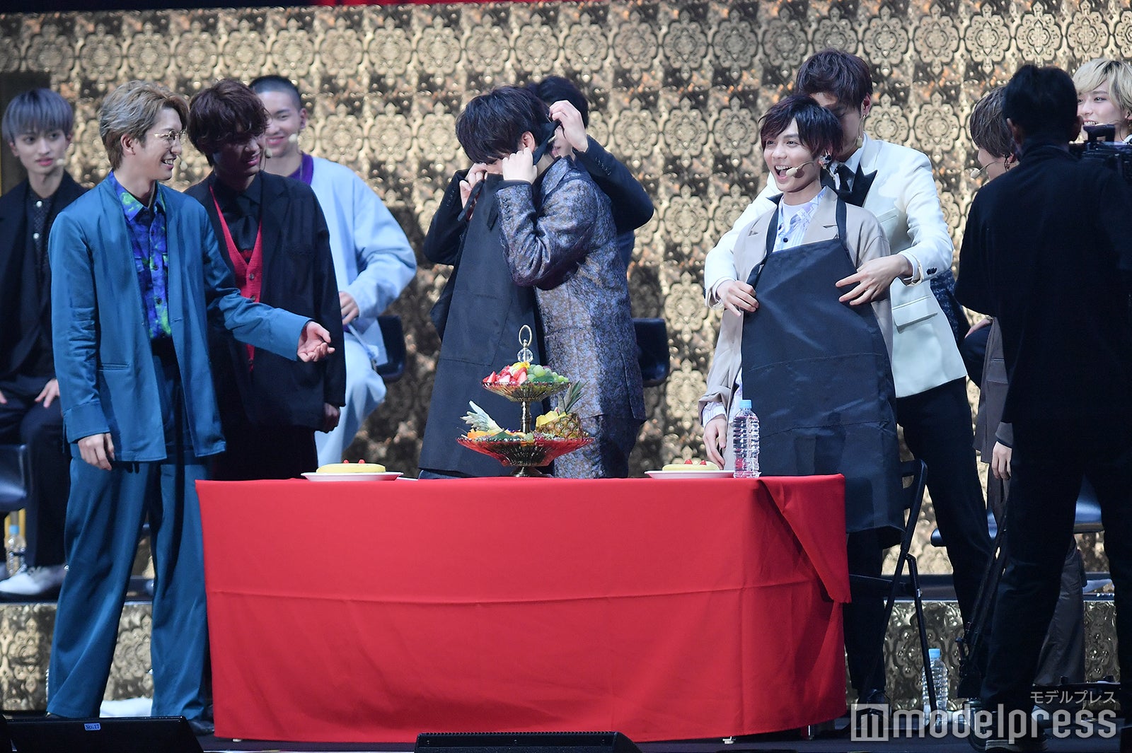 「フルーツ盛りもぐもぐバトル」の様子（C）モデルプレス