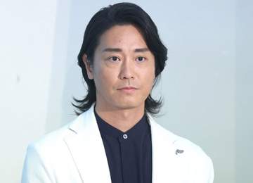 「若い時もカッコよい♥」アラフィフ人気俳優 イケメン過ぎる素人時代ショット公開 デビュー前にバイト先看板男で「いいとも！」出演