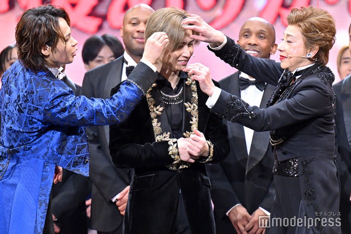 上田竜也、堂本光一、前田美波里(C)モデルプレス