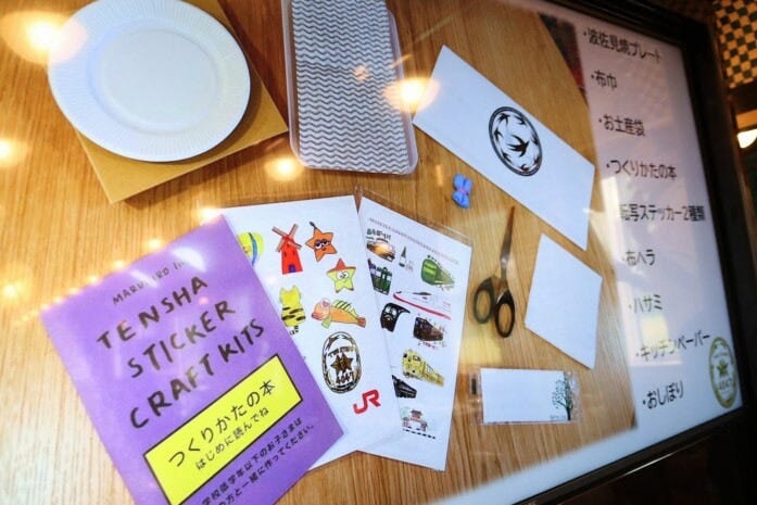 波佐見焼の転写体験を、まずはモニター画面で説明