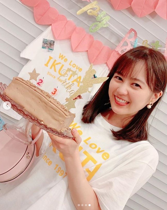 乃木坂46生田絵梨花 プライベートでバースデーパーティー We Love Ikuta Tシャツ全員着用 モデルプレス