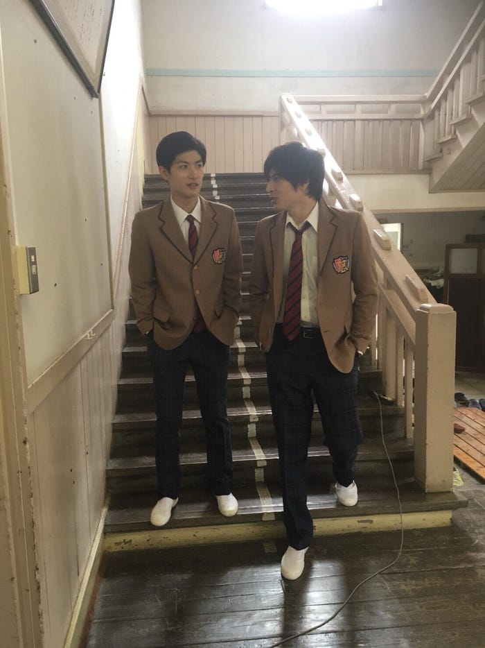 青春の1ページのような三浦春馬(左)と城田優(C)テレビ朝日