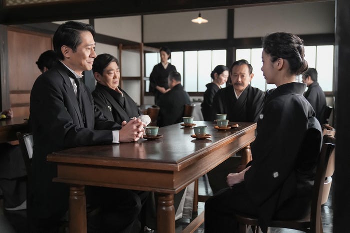 三浦誠己、黒田有、近藤芳正、趣里「ブギウギ」第104話(C)NHK