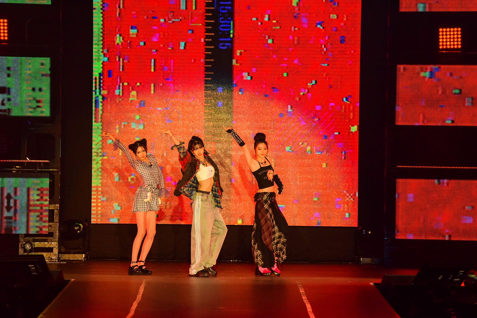 IS:SUE（C）Rakuten GirlsAward 2024 AUTUMN／WINTER