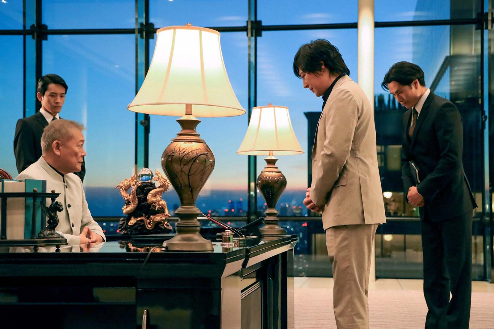 國村隼、塚本高史ら「トリリオンゲーム」第5話より（C）TBS／撮影：高橋裕子