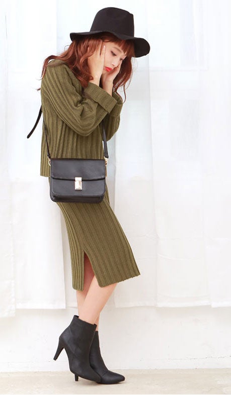 リブ編み☆袖折り返しボトルネックニットトップス「神戸レタス」2490円（税込）／画像提供：神戸レタス