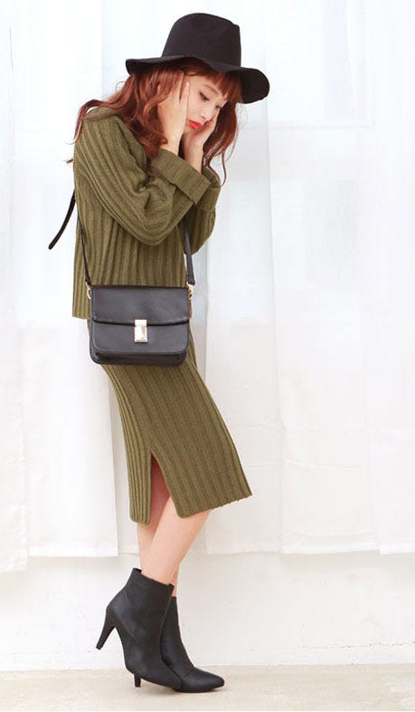 リブ編み☆袖折り返しボトルネックニットトップス「神戸レタス」2490円(税込)/画像提供:神戸レタス