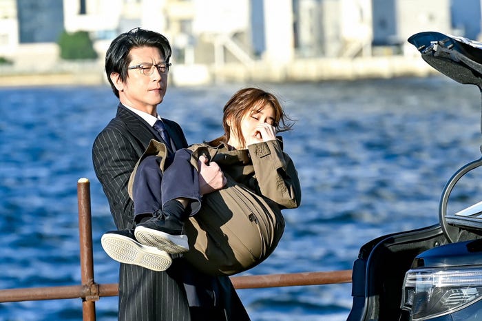 及川光博、田中みな実/「最愛」第6話より(C)TBS