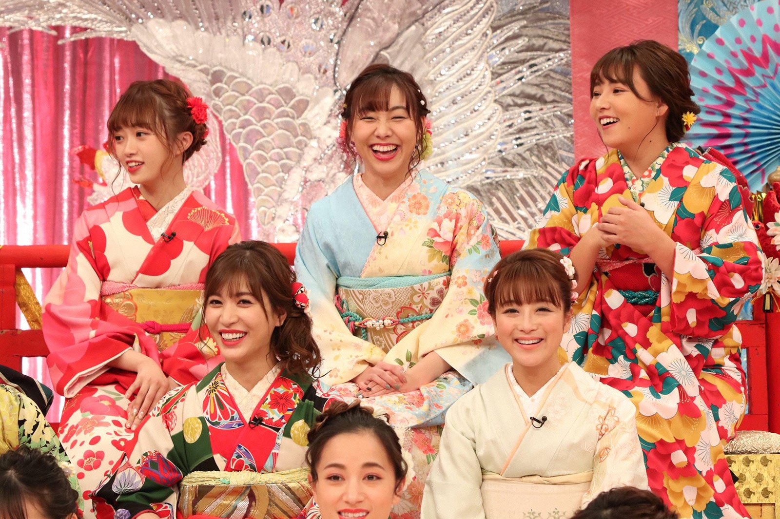 （上段左から）中井りか、須田亜香里、野呂佳代（下段左から）大島麻衣、鈴木奈々（C）フジテレビ