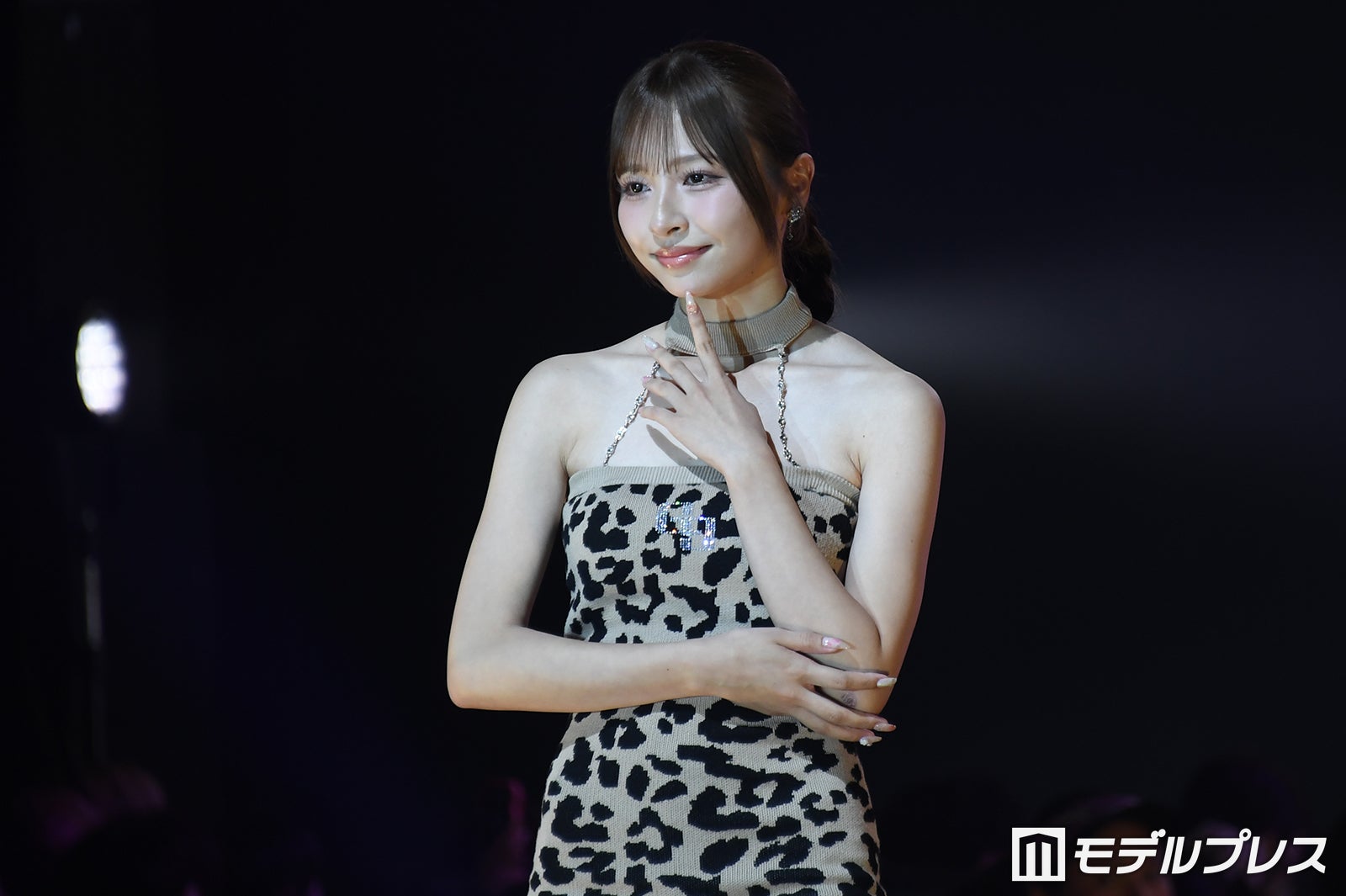 「今日好き」土屋惺来、美ボディ際立つぴったりヒョウ柄ミニ丈ワンピ姿【学生ランウェイ名古屋】