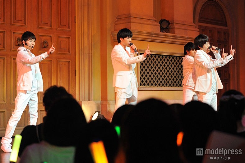 M!LK、フレッシュなパフォーマンスでファンを魅了