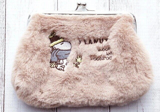 SNOOPY［スヌーピー］刺繍入りがま口ファーポーチ