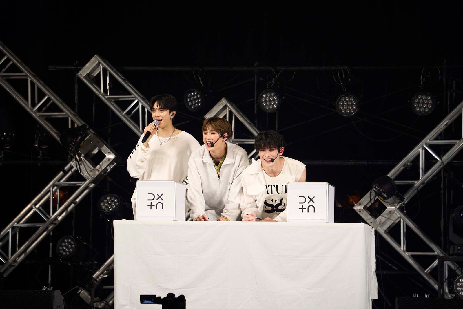 DXTEEN（C）LAPONE Entertainment