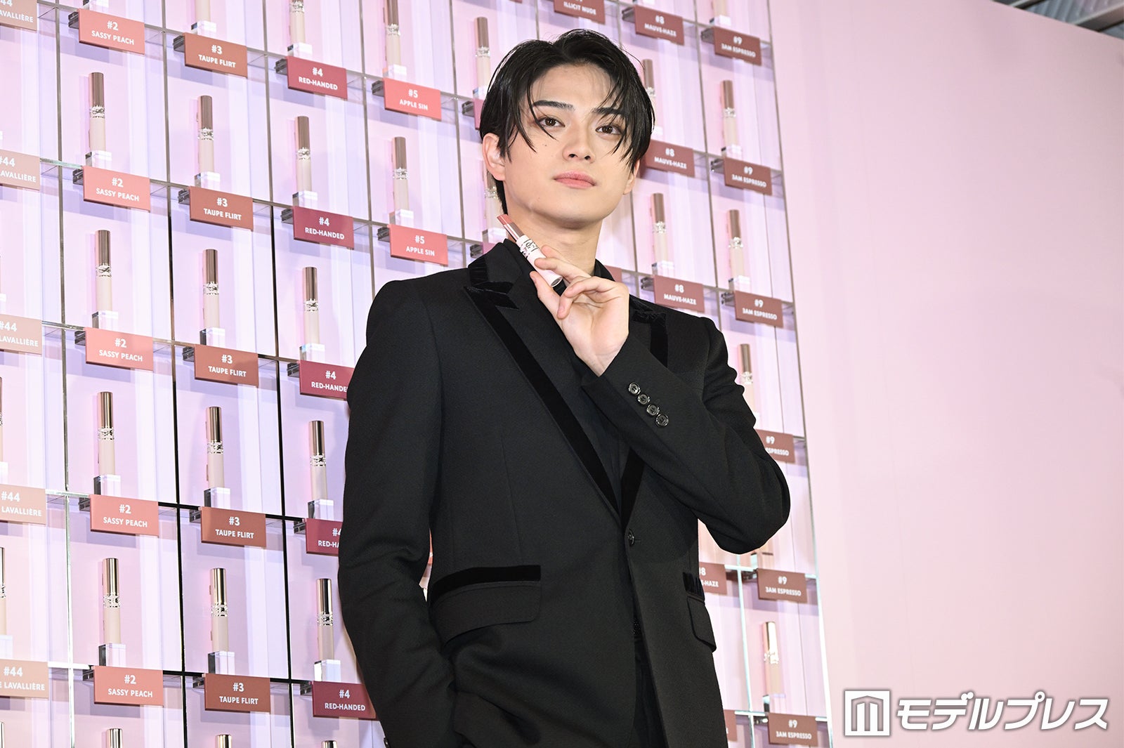 岩瀬洋志、ツヤ＆血色感メイク圧巻オーラ放つ この春は「美容をさらに意識」【YSL LOVENUDE HOTEL】