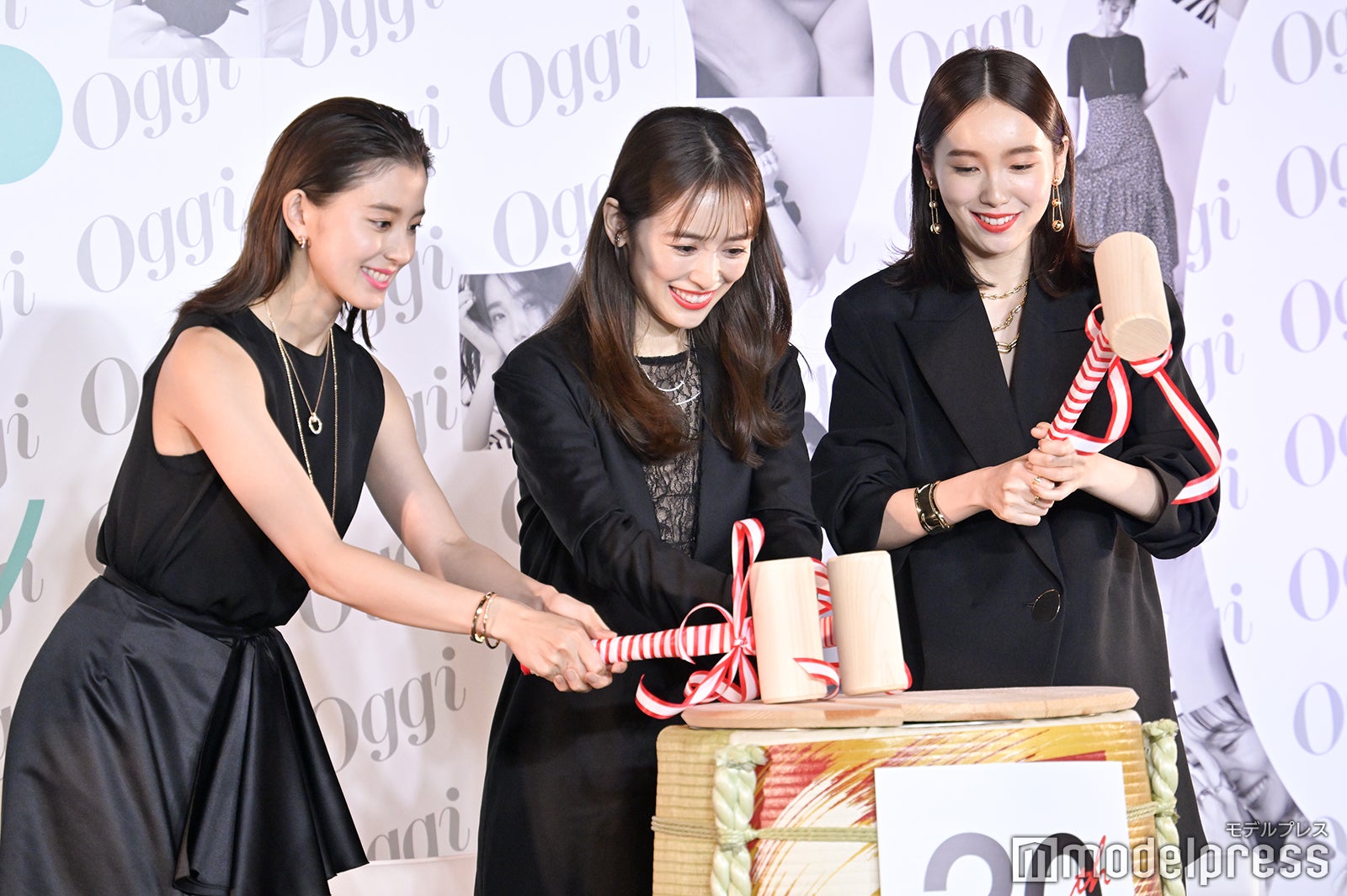 朝比奈彩、泉里香、飯豊まりえ （C）モデルプレス