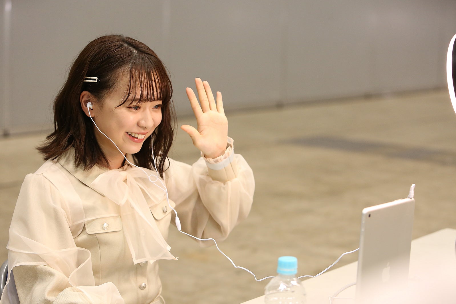 AKB48／お話し会の様子（C）AKB48