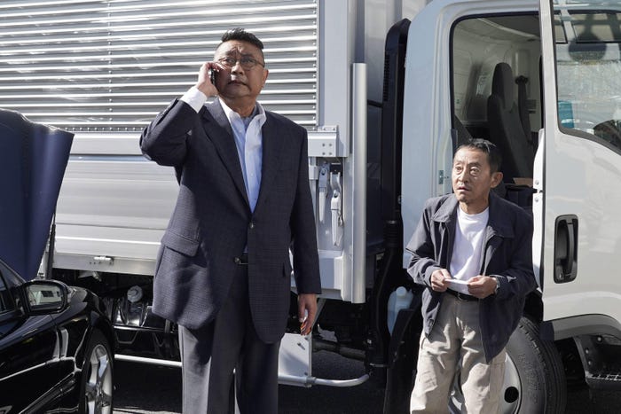 國村隼・半海一晃/「SUITS/スーツ」第4話より(C)フジテレビ