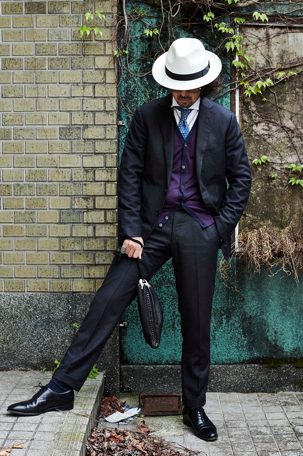 『服と賢一　滝藤賢一の「私服」着こなし218』より（C）主婦と生活社