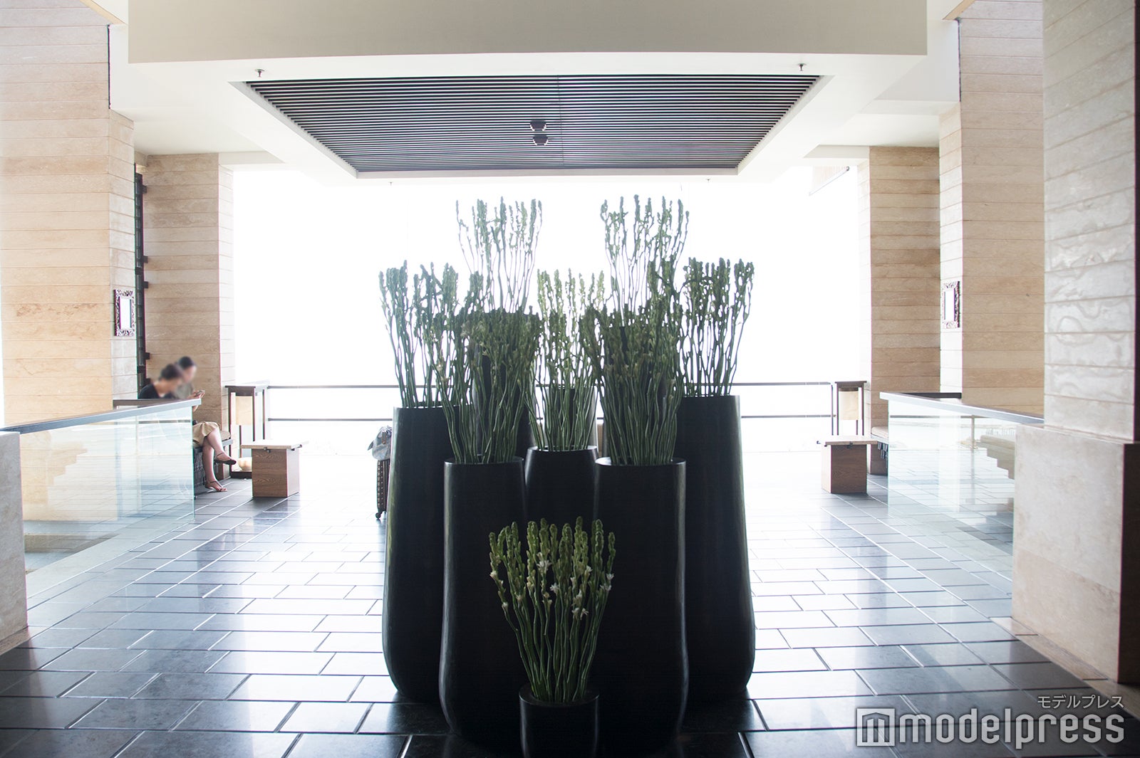 ロビー（C）モデルプレス
