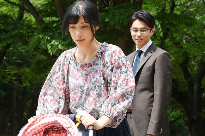 仲里依紗、東出昌大/「あなたのことはそれほど」第6話より(画像提供:TBS)