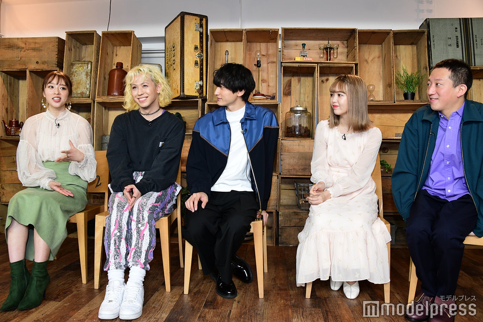 左から：神部美咲、りゅうちぇる、小関裕太、藤田ニコル、高橋茂雄 （C）モデルプレス