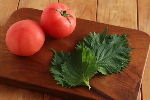 トマトと大葉素材