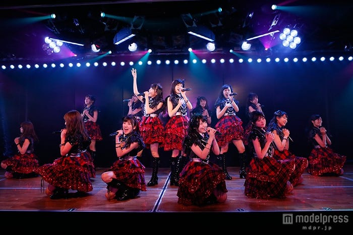 「ド~なる?!ド~する?!AKB48」公演より(C)AKS
