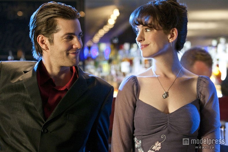 1996年7月15日のエマ（アン・ハサウェイ）／映画「ワン・デイ23年のラブストーリー」／（C）2011 Focus Features LLC. All Rights Reserved.