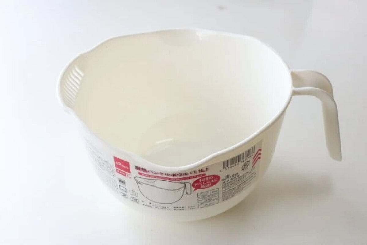 ダイソー　耐熱ハンドルボウル（1.1L）