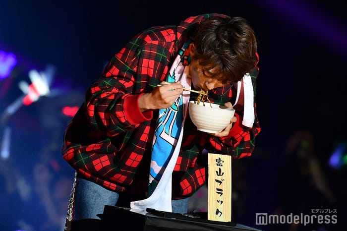 富山ラーメンを食すユーキ/超特急 (C)モデルプレス