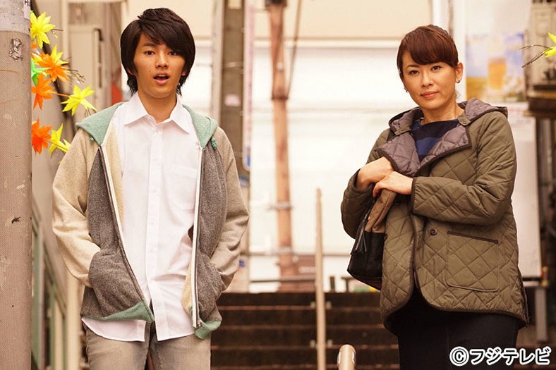 矢部昌暉、鈴木砂羽「オトナ女子」第6話・場面カット／画像提供：フジテレビ