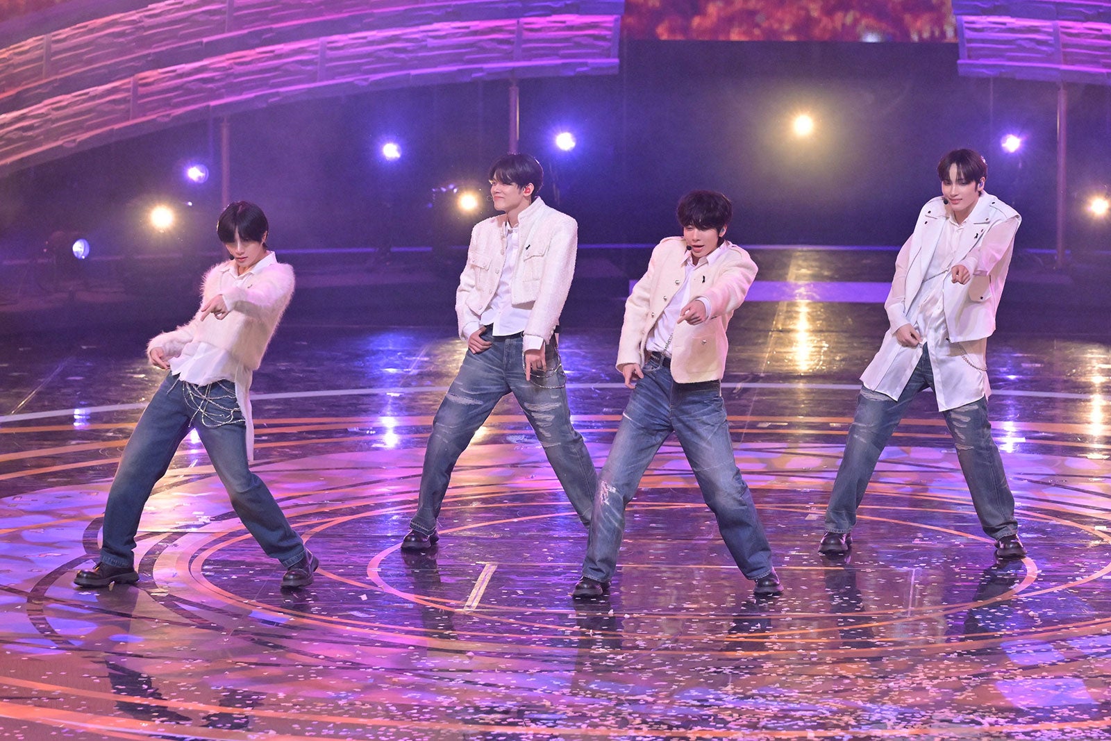 TOMORROW X TOGETHER（提供写真）