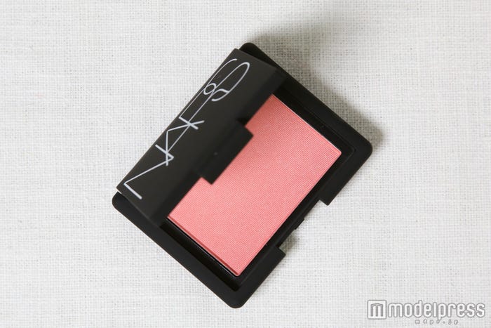 ブラッシュ 限定色:4068(C)モデルプレス