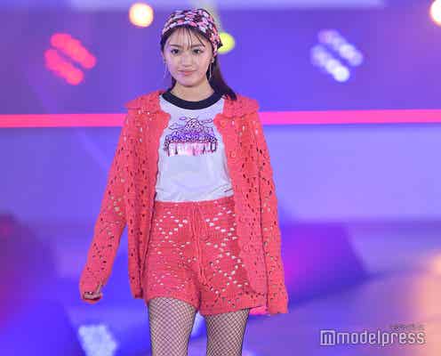 香音、美脚大胆披露 カジュアルコーデ着こなしクールな表情<GirlsAward 2023 S/S>