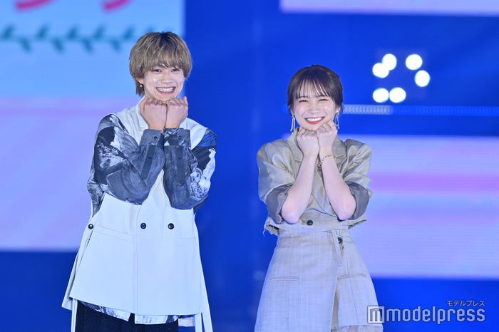 小川史記、秋元真夏(C)モデルプレス