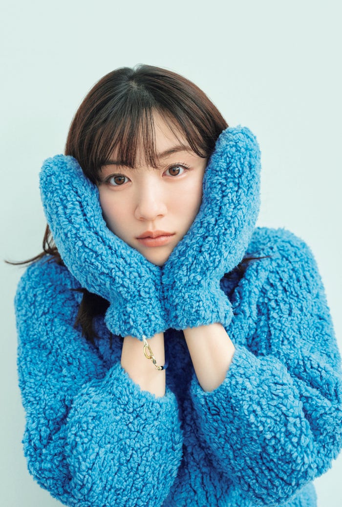 「永野芽郁オフィシャルカレンダー2024」楽天ブックス特典イメージ(C)SDP