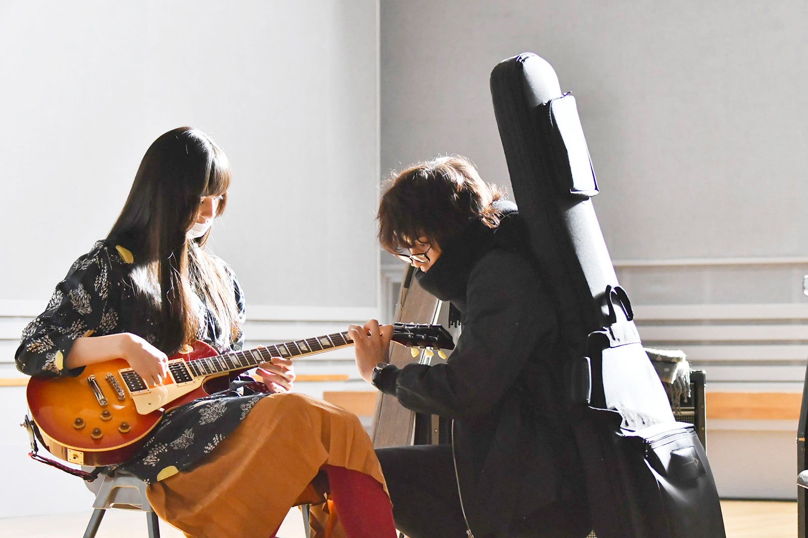 中条あやみ、小関裕太（C）2017映画「覆面系ノイズ」製作委員会