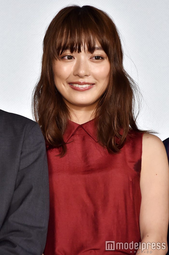 ゆるくLINEを返信した内田理央(C)モデルプレス