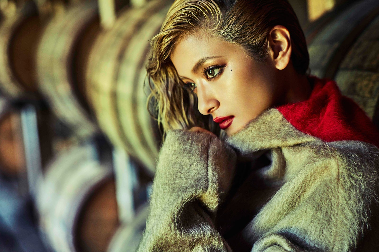 ローラの美貌にうっとり　自身初の挑戦で新宿駅構内をジャック