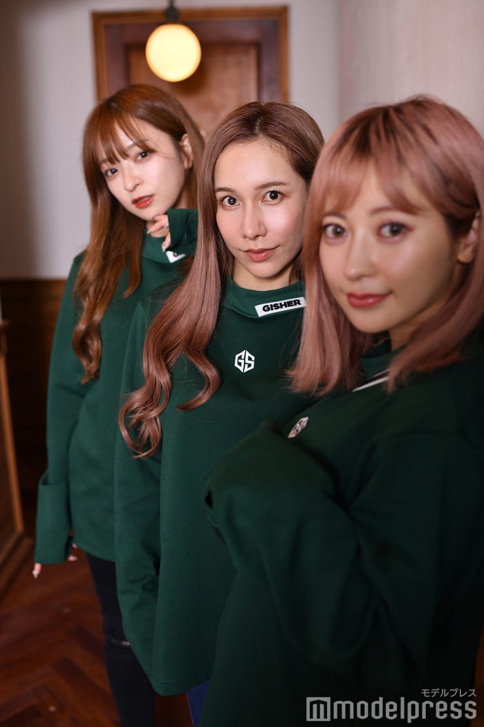 ヘラヘラ三銃士/(右から)まりな、ありしゃん、さおりん (C)モデルプレス