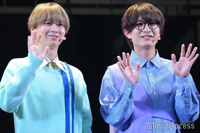 フォトセッション時に記者からの呼びかけに丁寧に応え、爽やかな笑顔を見せてくれた井上瑞稀、本高克樹 (C)モデルプレス