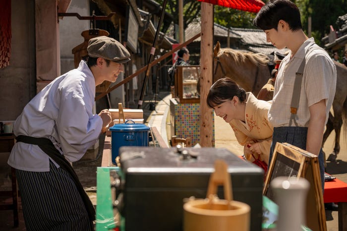 戸塚純貴、芳根京子、本田響矢「波うららかに、めおと日和」第1話(C)フジテレビ