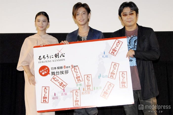 映画「るろうに剣心」大ヒット御礼舞台挨拶に登壇した武井咲、佐藤健、大友啓史監督