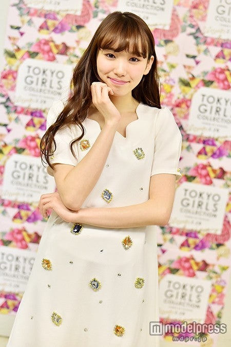 モデルプレスのインタビューに応じた飯豊まりえ