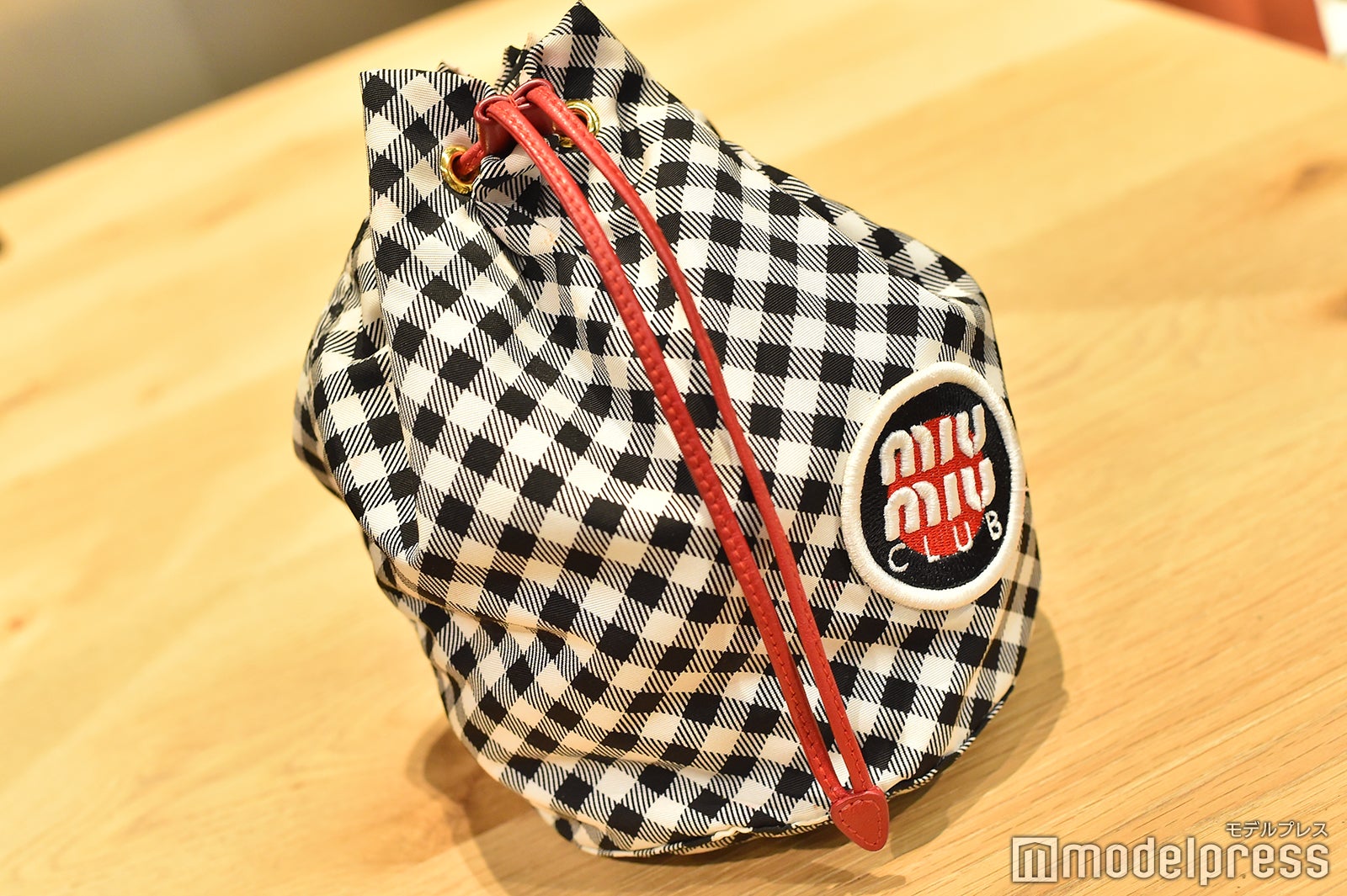 小嶋真子のメイクポーチ公開！